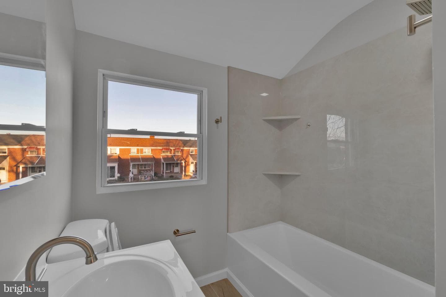 2725 Kirkleigh Road photo 36