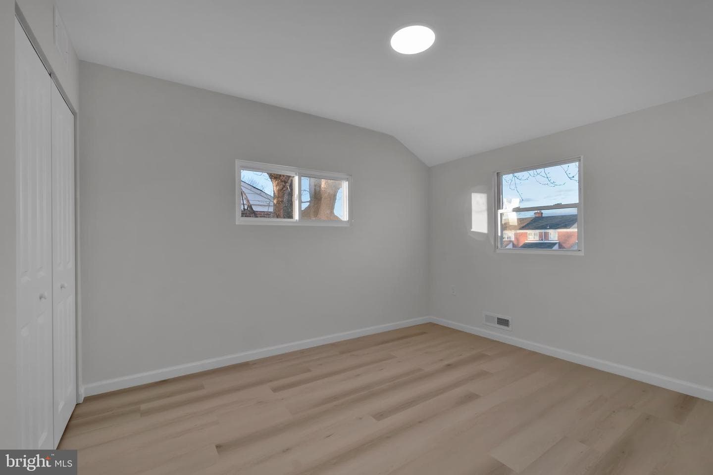2725 Kirkleigh Road photo 39