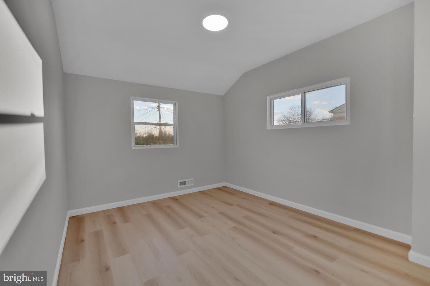 2725 Kirkleigh Road photo 42