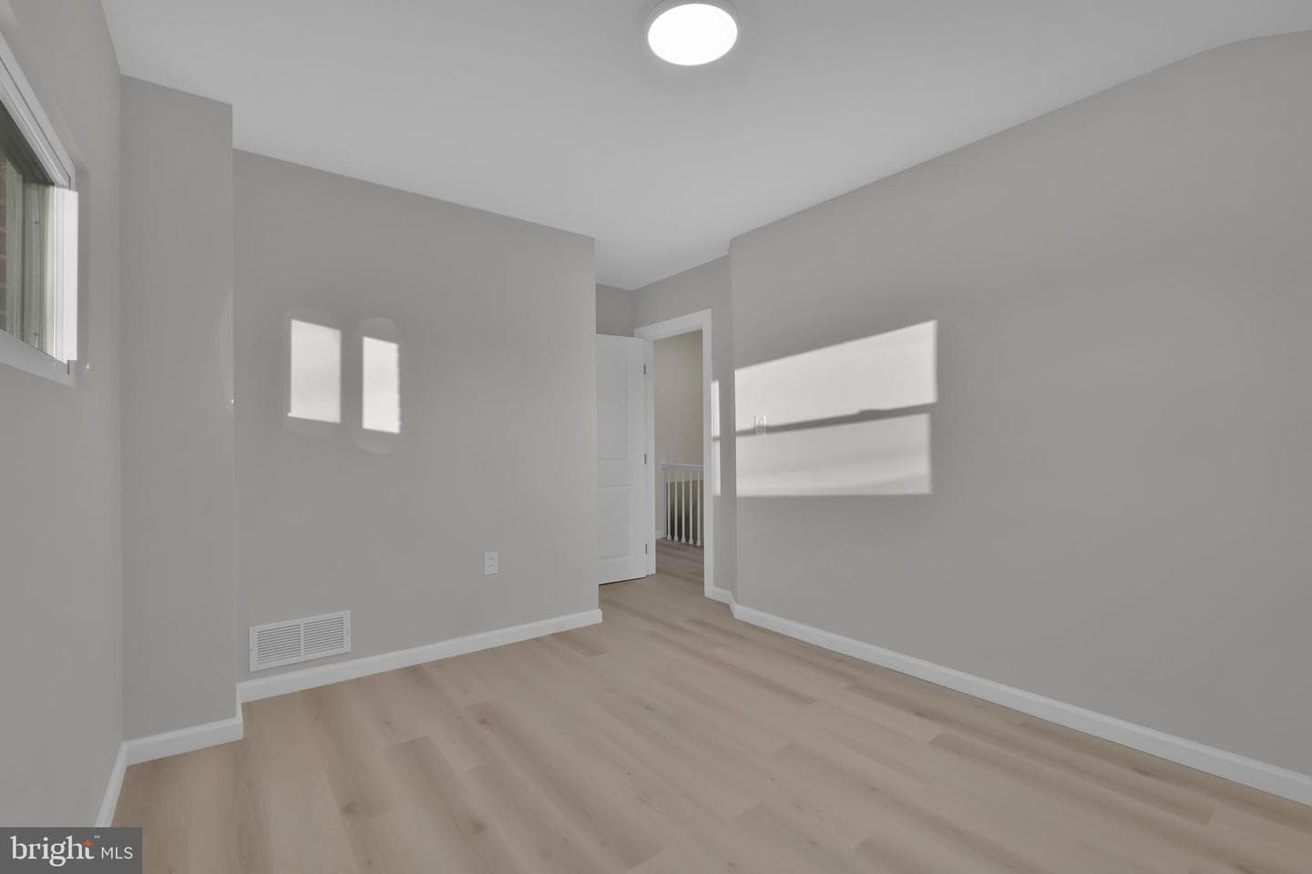 2725 Kirkleigh Road photo 43