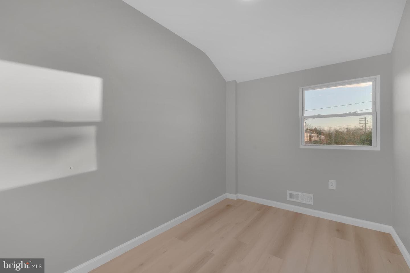 2725 Kirkleigh Road photo 44