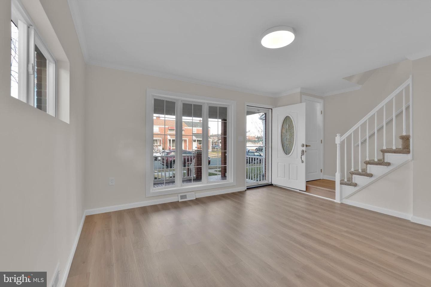 2725 Kirkleigh Road photo 6