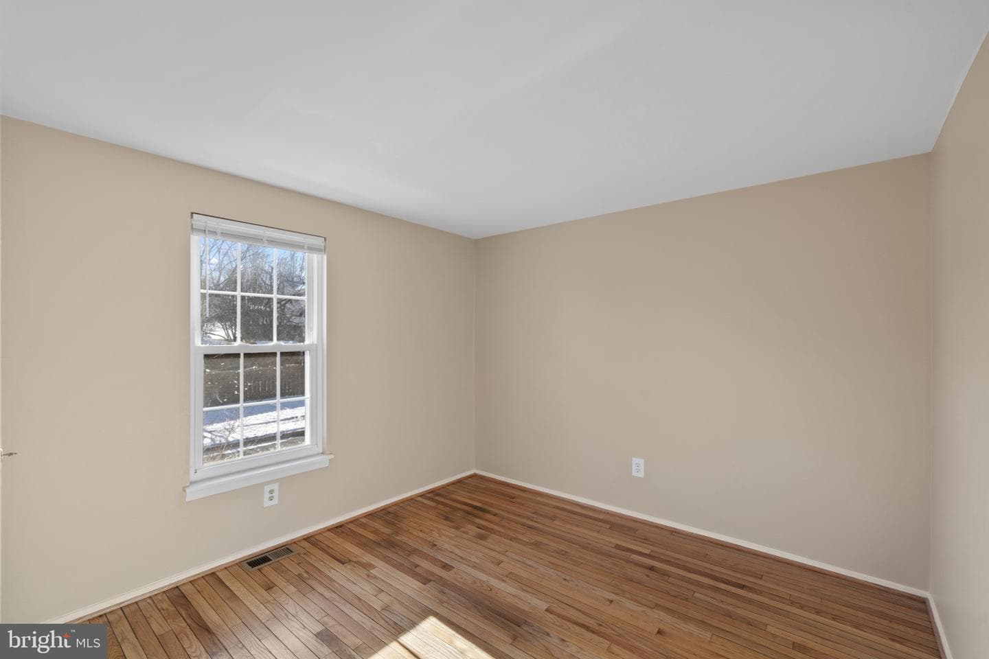 2 Warren Comn photo 15
