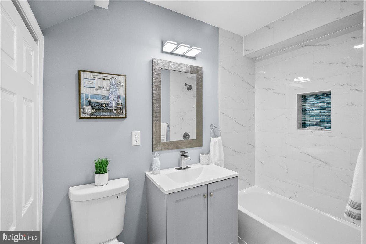 57 Transverse Avenue photo 14