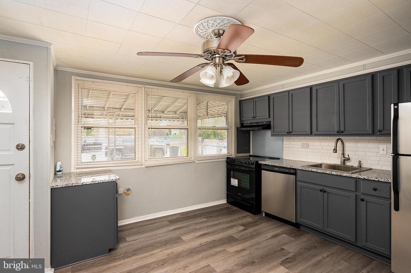 3167 Bero Road photo 4