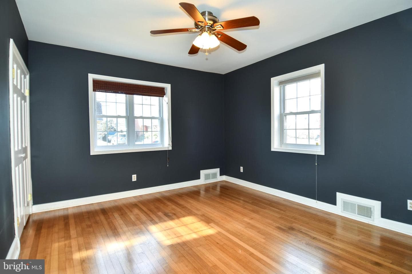 7907 Oakdale Avenue photo 17
