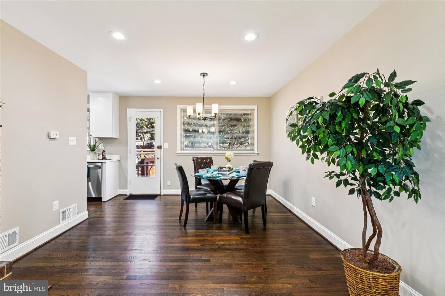 3542 Lynne Haven Drive photo 6