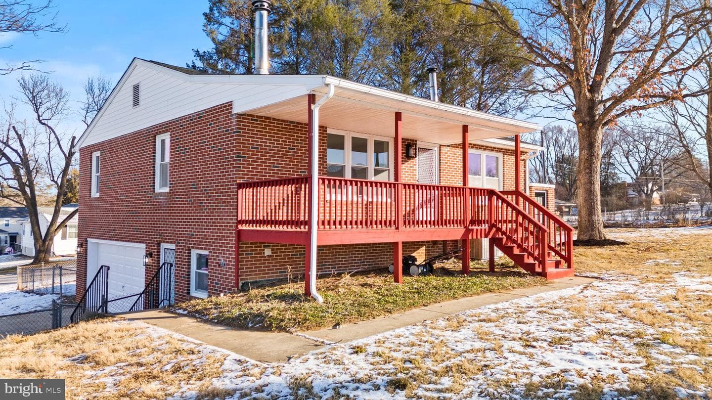 103 Gibbons Boulevard photo 3