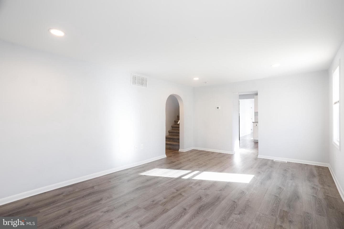 605 Mace Avenue photo 3
