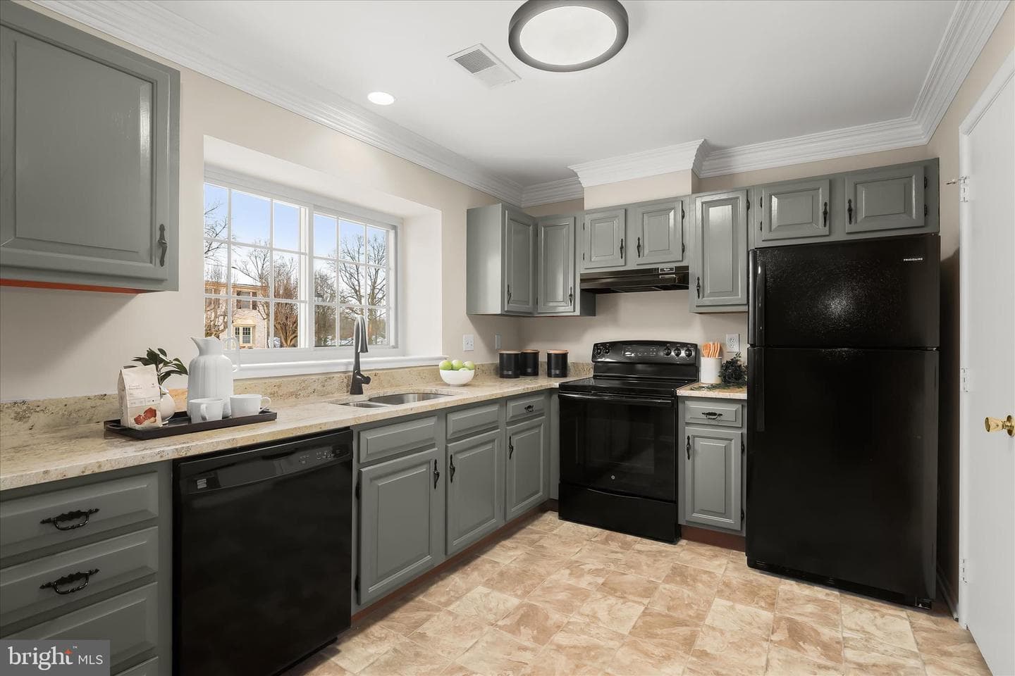 23 Bartley Court photo 2