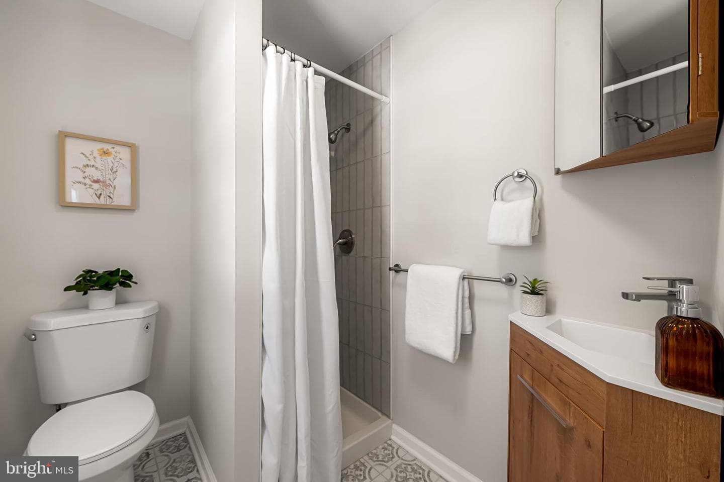 517 Worcester Road photo 24