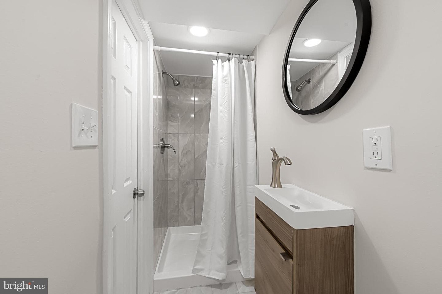 517 Worcester Road photo 32