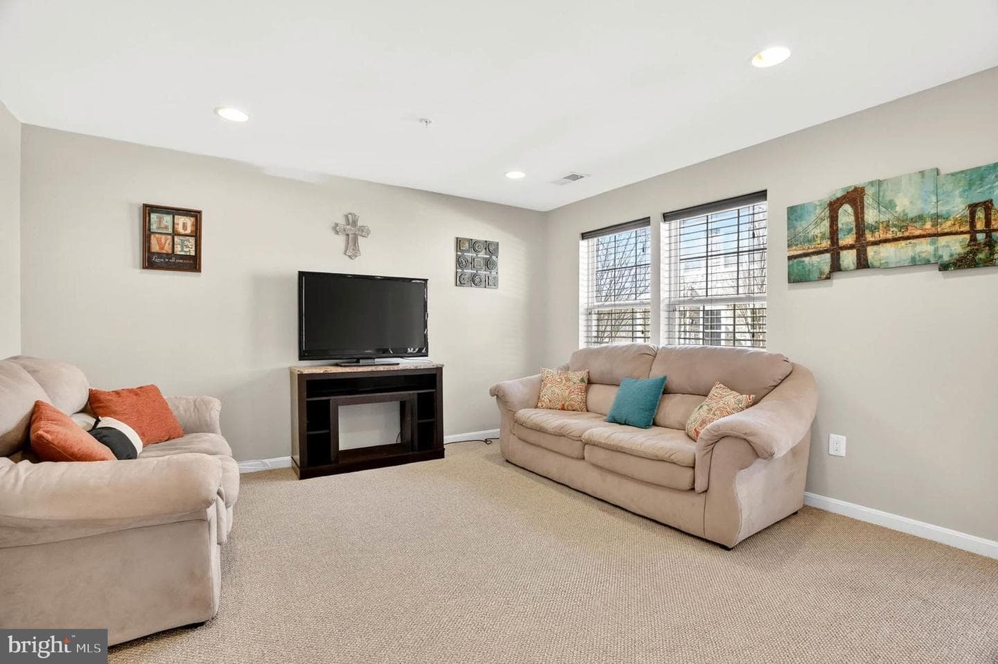 331 Paladium Court photo 24
