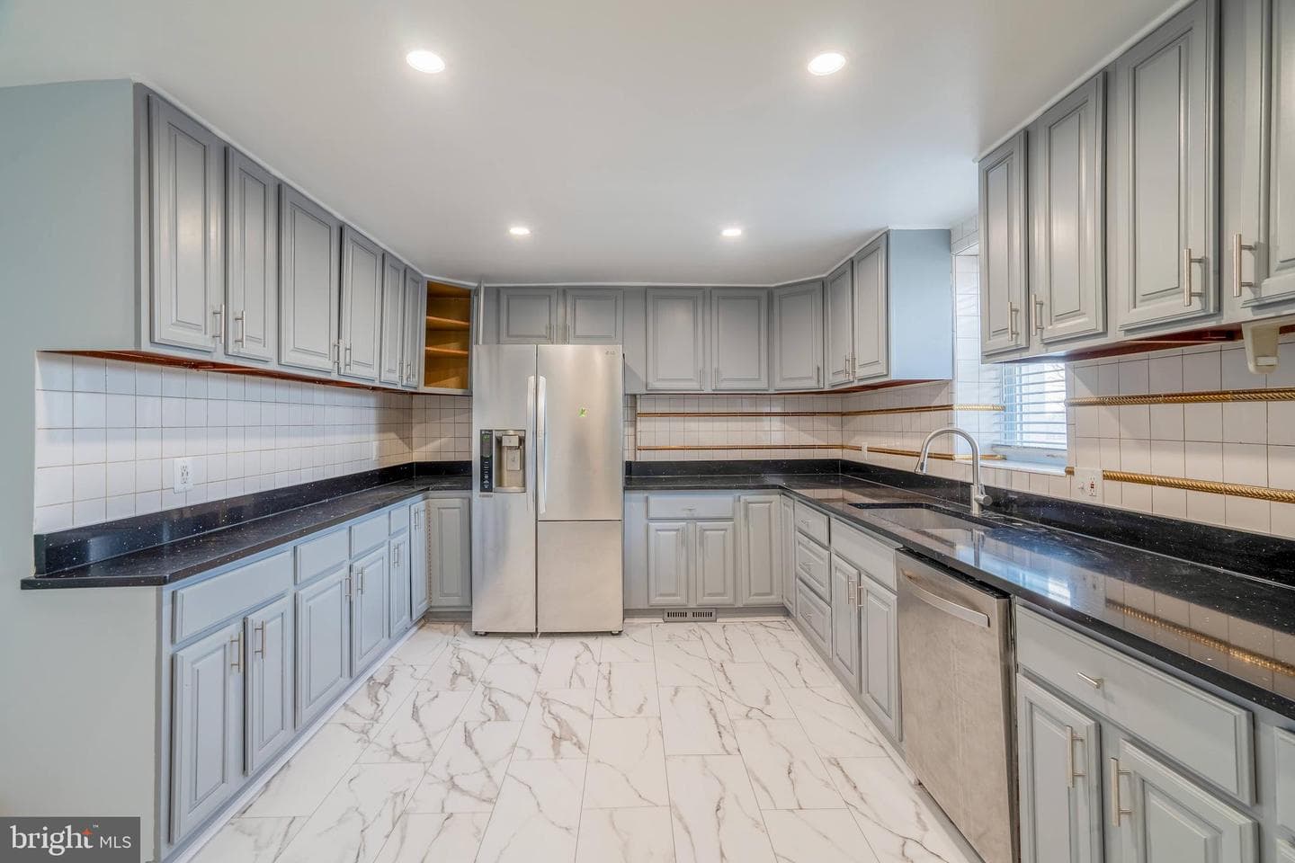 104 Ridge Avenue photo 3