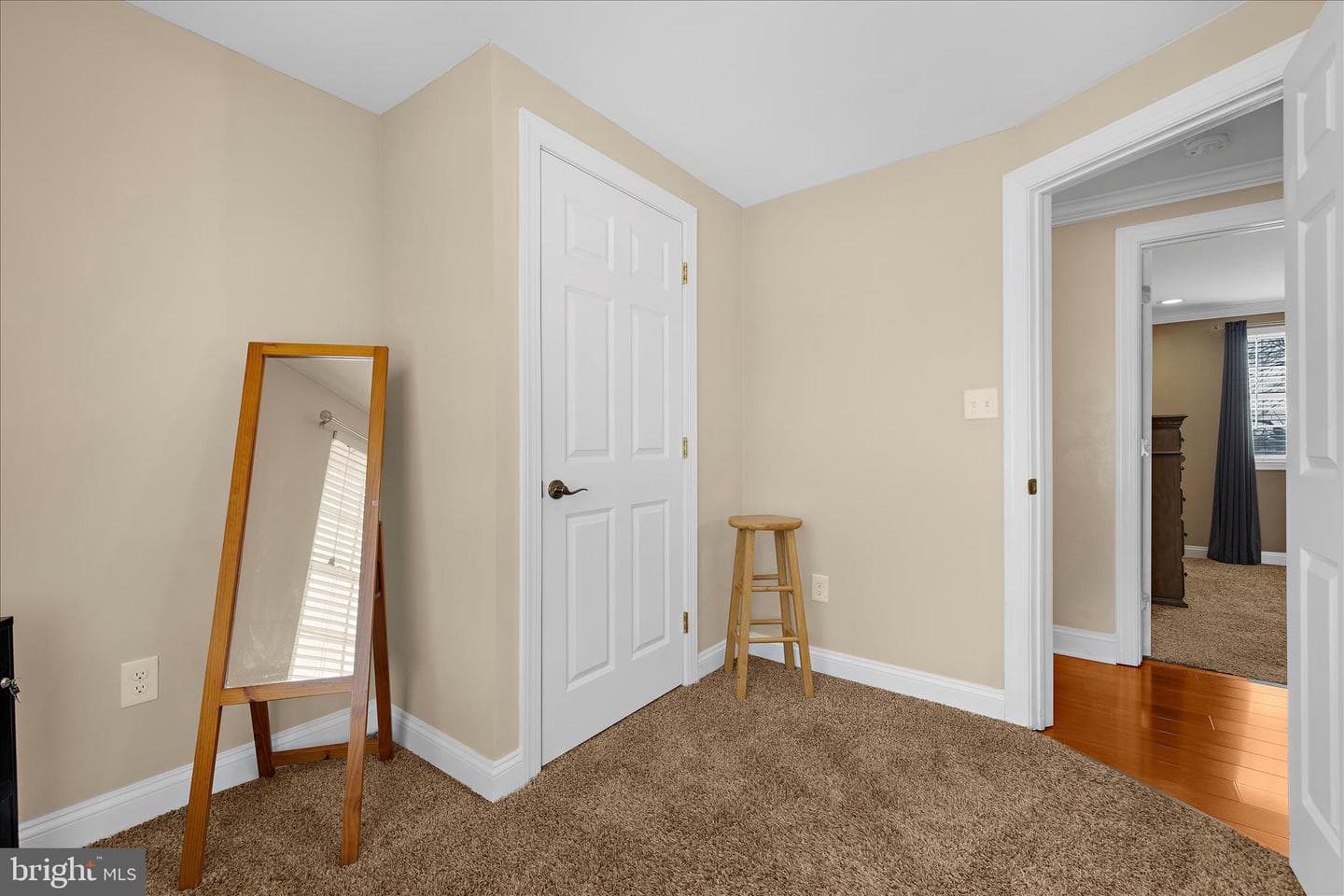 611 Bond Avenue photo 22