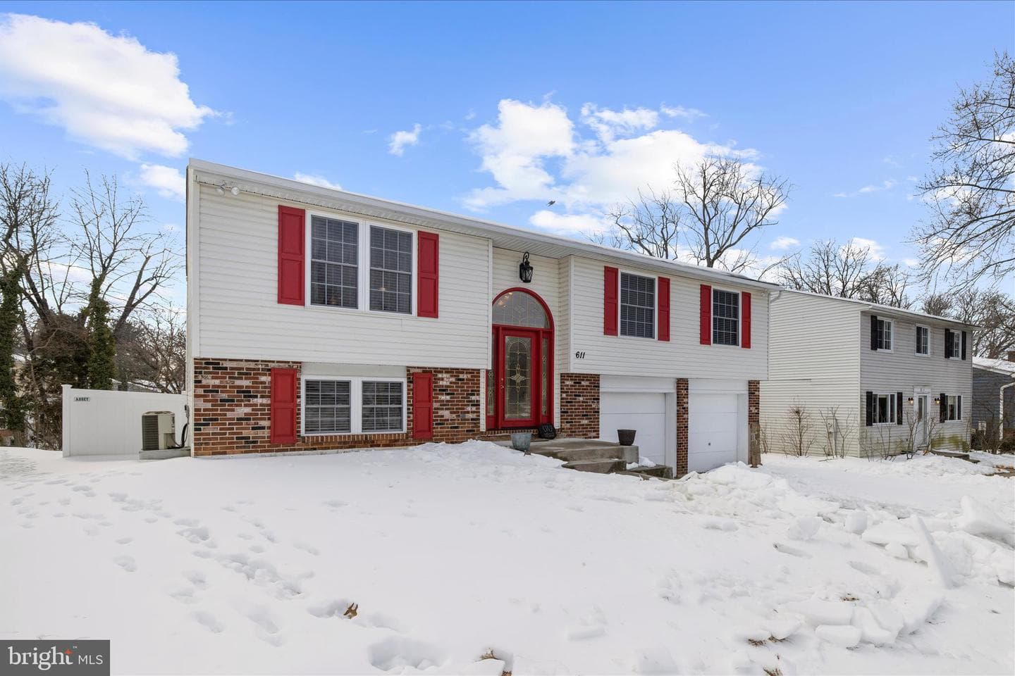 611 Bond Avenue photo 3