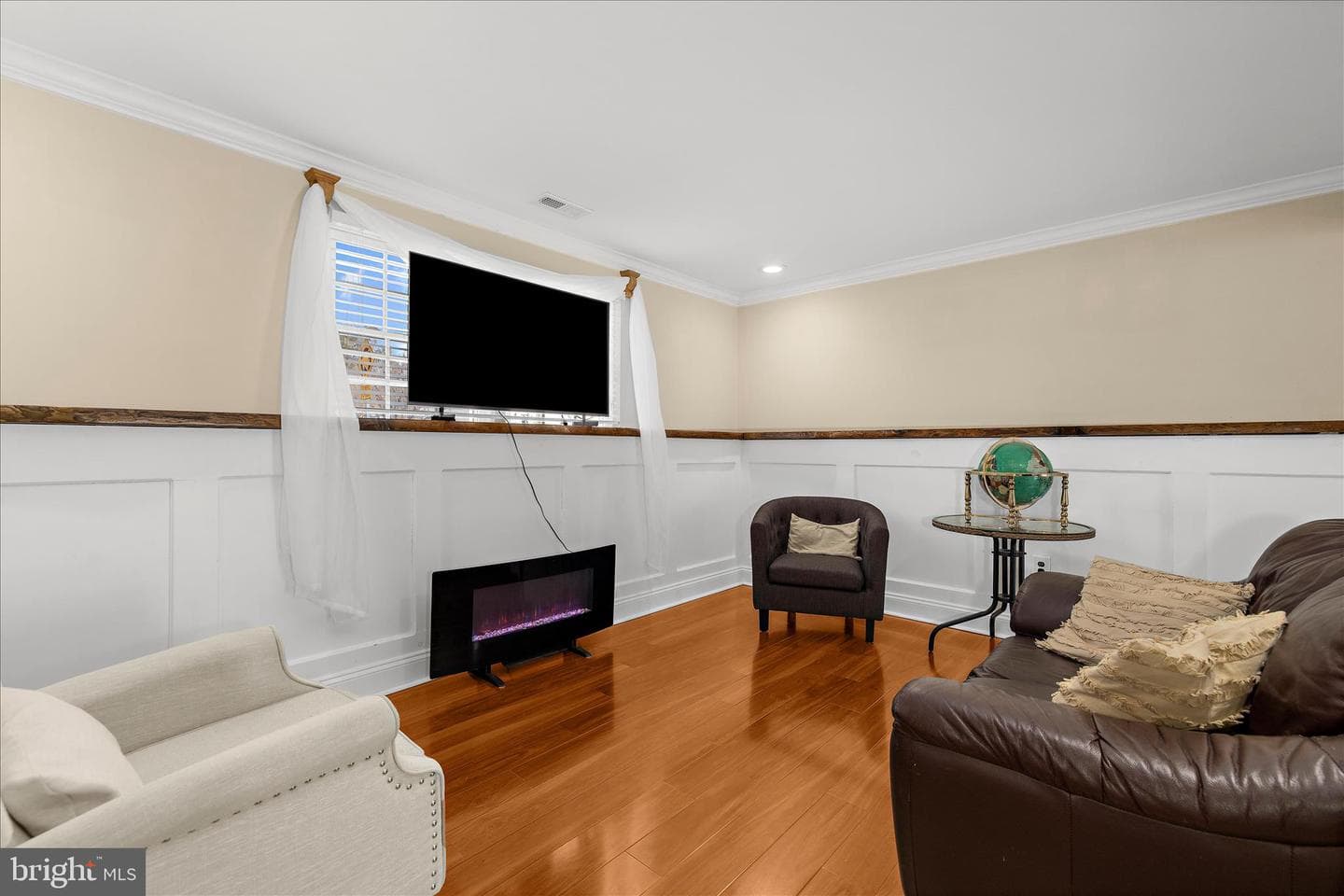 611 Bond Avenue photo 30