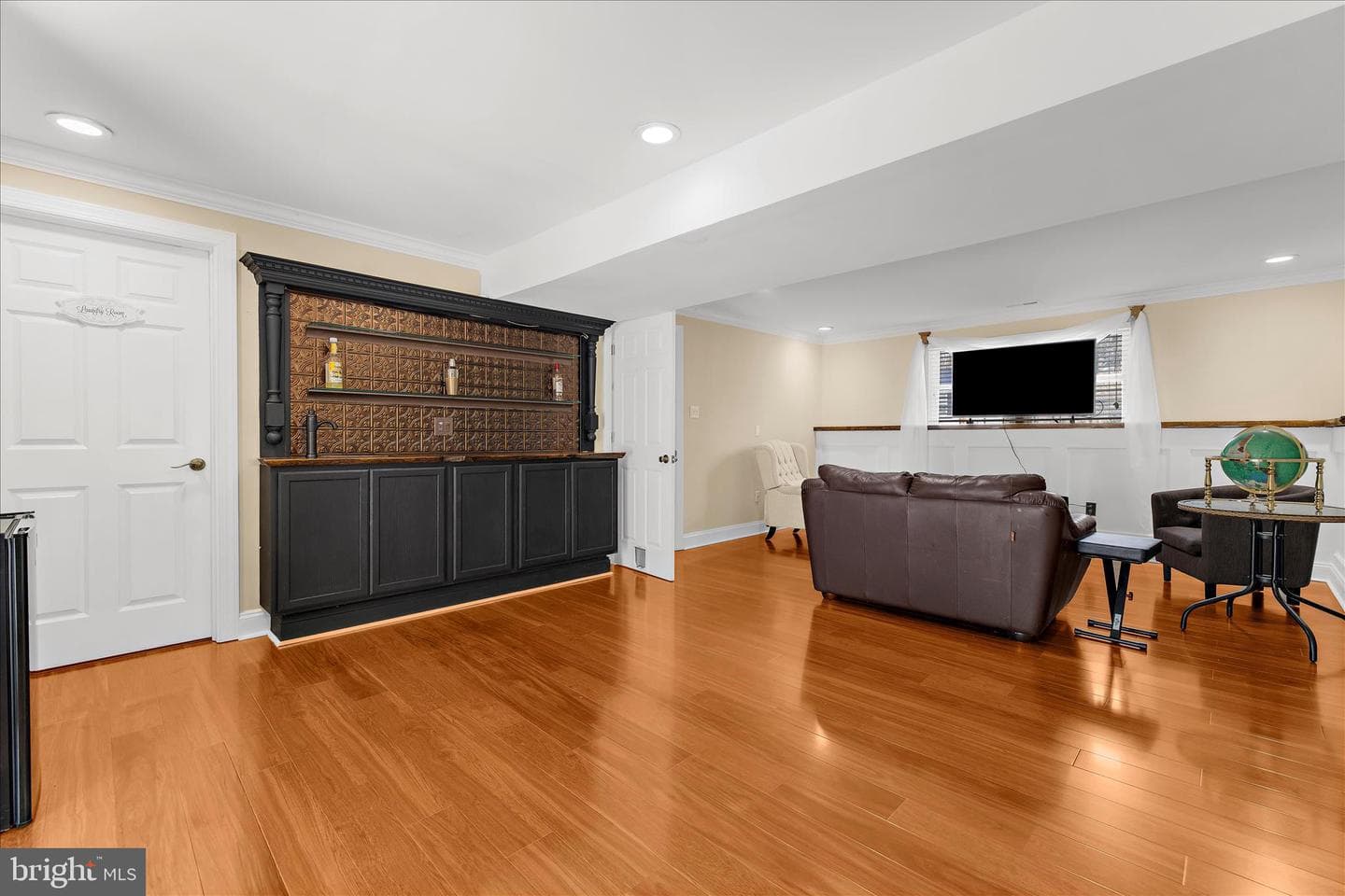 611 Bond Avenue photo 32