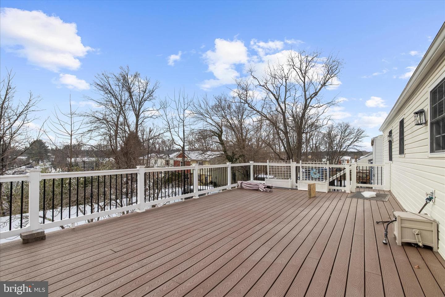 611 Bond Avenue photo 37