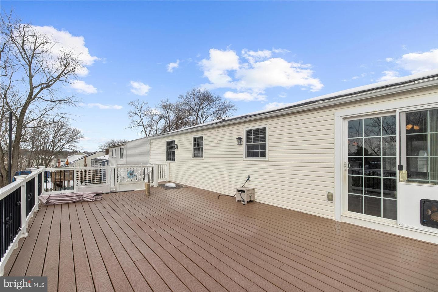 611 Bond Avenue photo 38