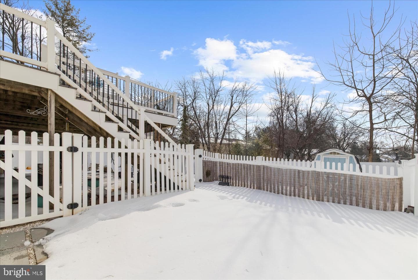 611 Bond Avenue photo 41