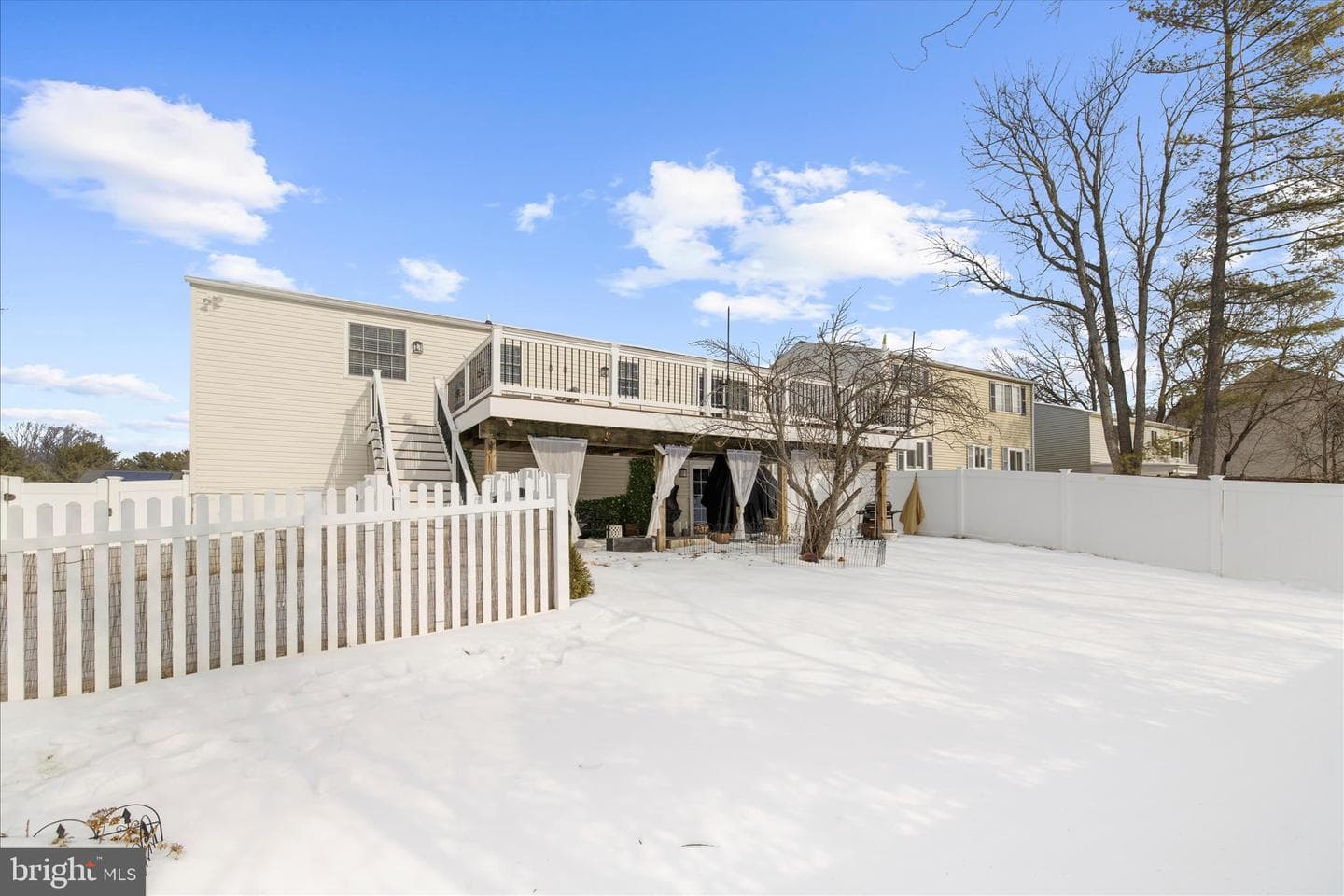 611 Bond Avenue photo 42