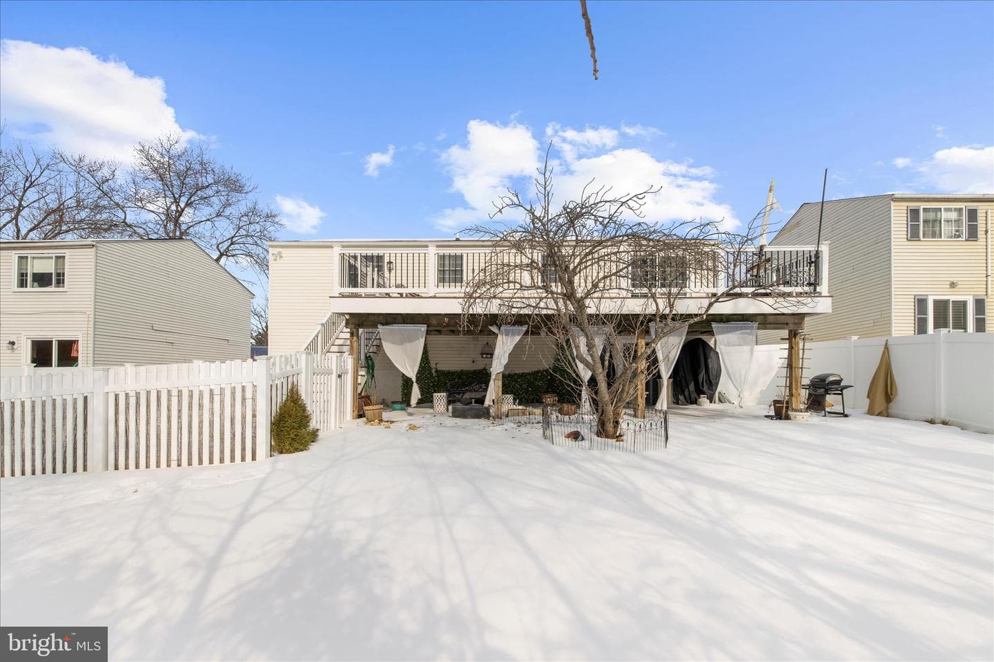 611 Bond Avenue photo 43