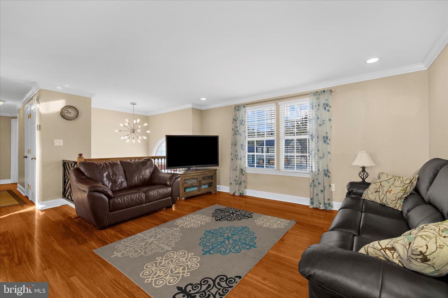 611 Bond Avenue photo 6