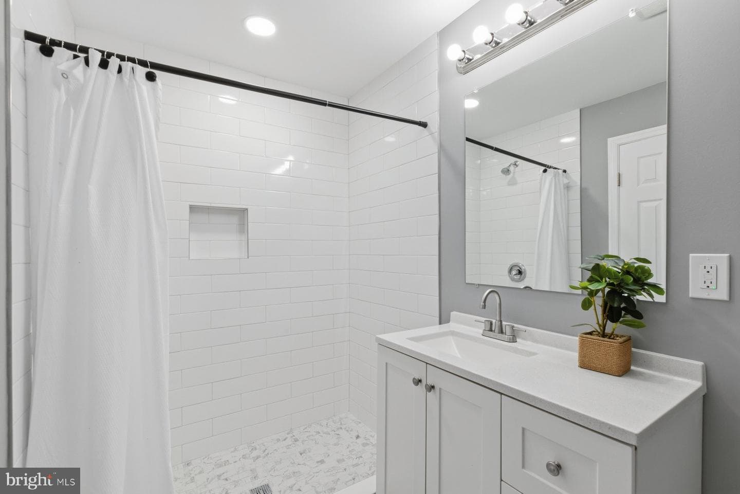 3145 Yorkway photo 14
