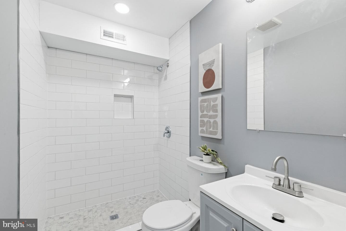 3145 Yorkway photo 18