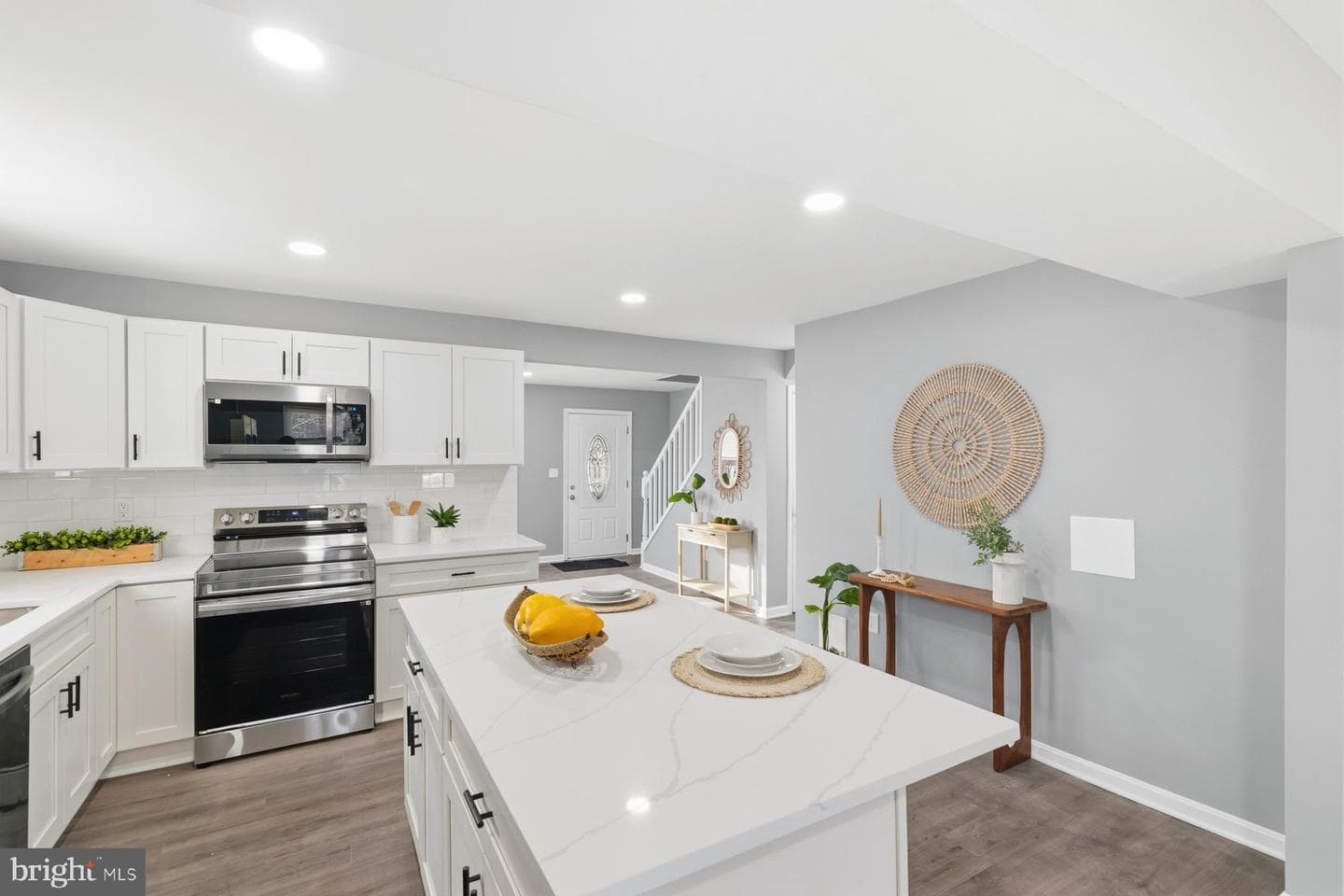 3145 Yorkway photo 2