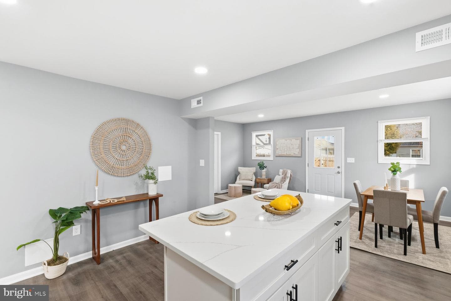3145 Yorkway photo 3