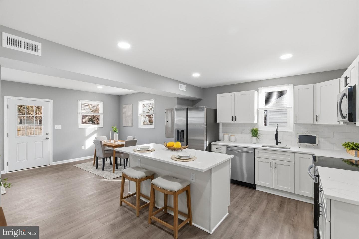 3145 Yorkway photo 4