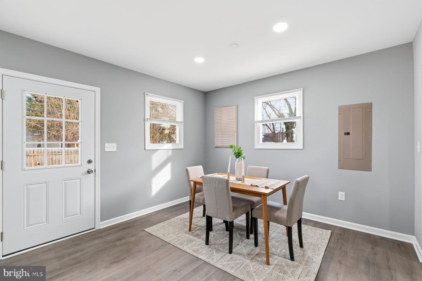 3145 Yorkway photo 5