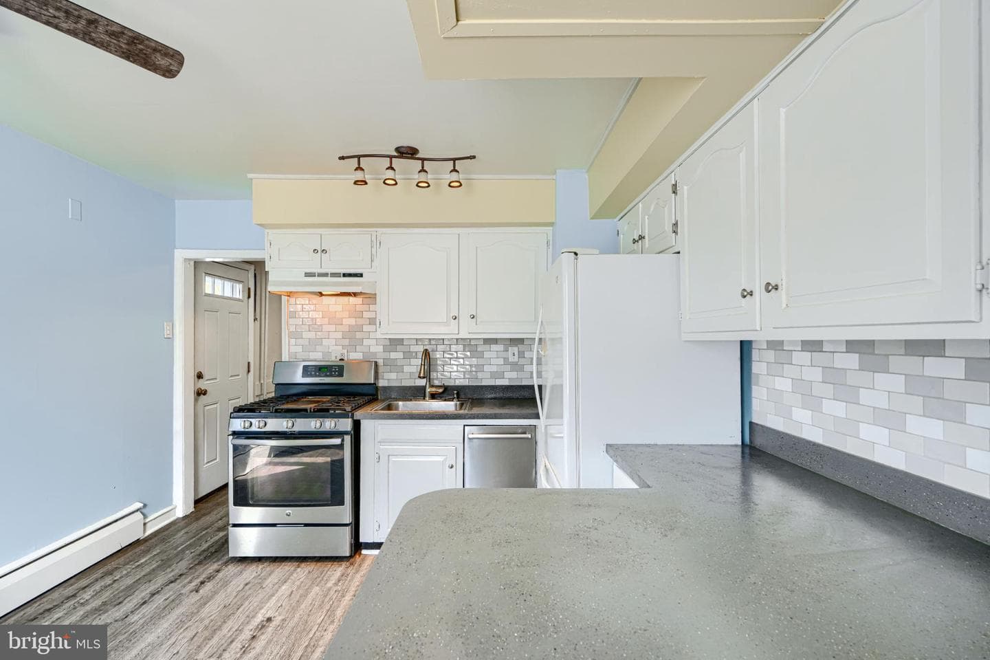 1200 Seven Oaks Road photo 6