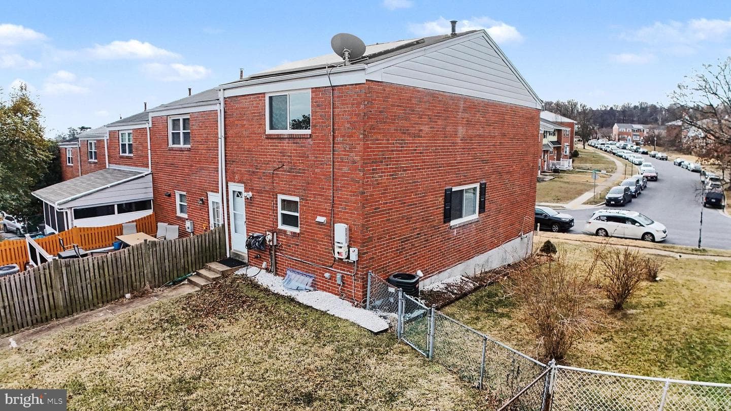 5657 Chelwynd Road photo 27