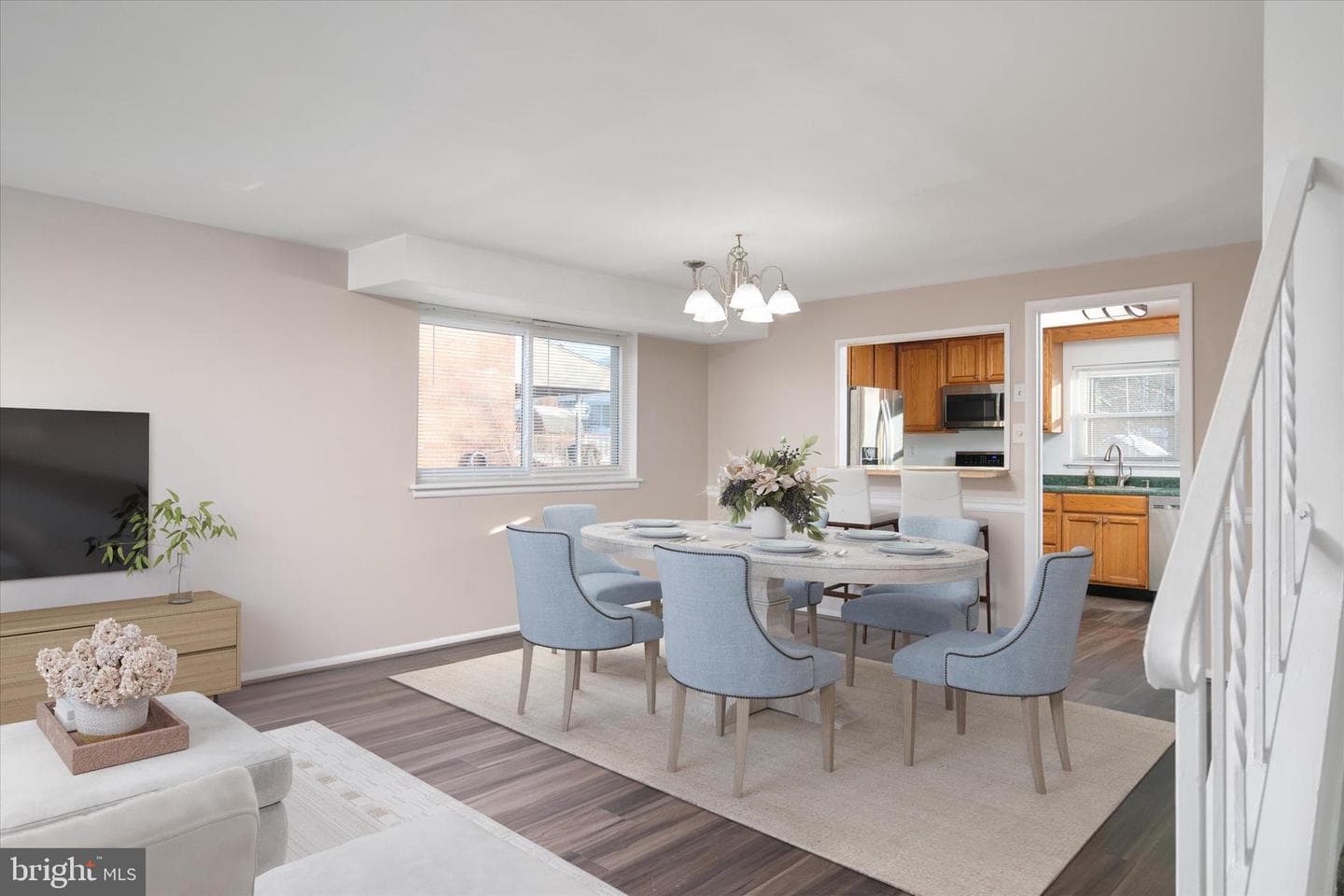 5657 Chelwynd Road photo 5