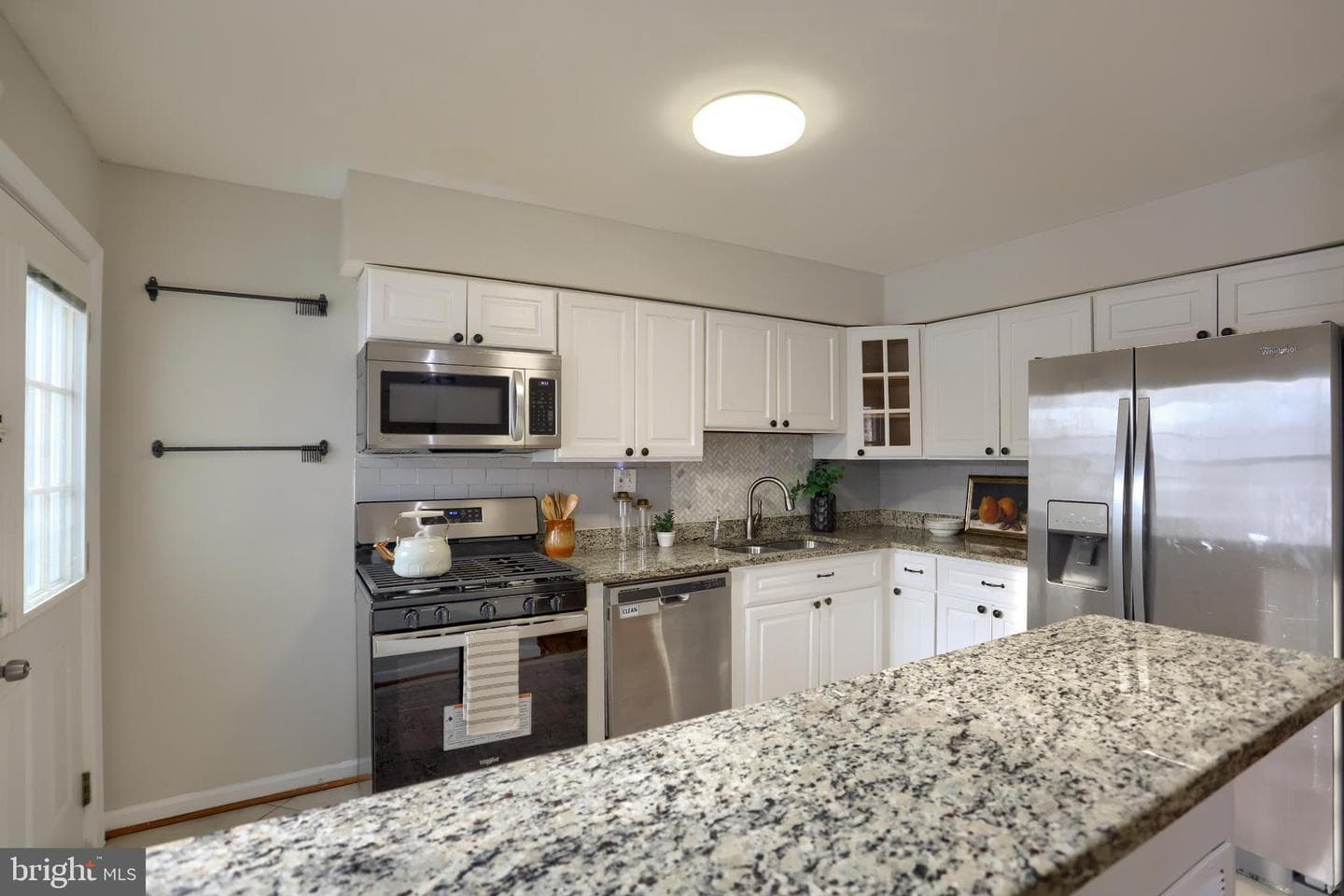 762 Seawall photo 10