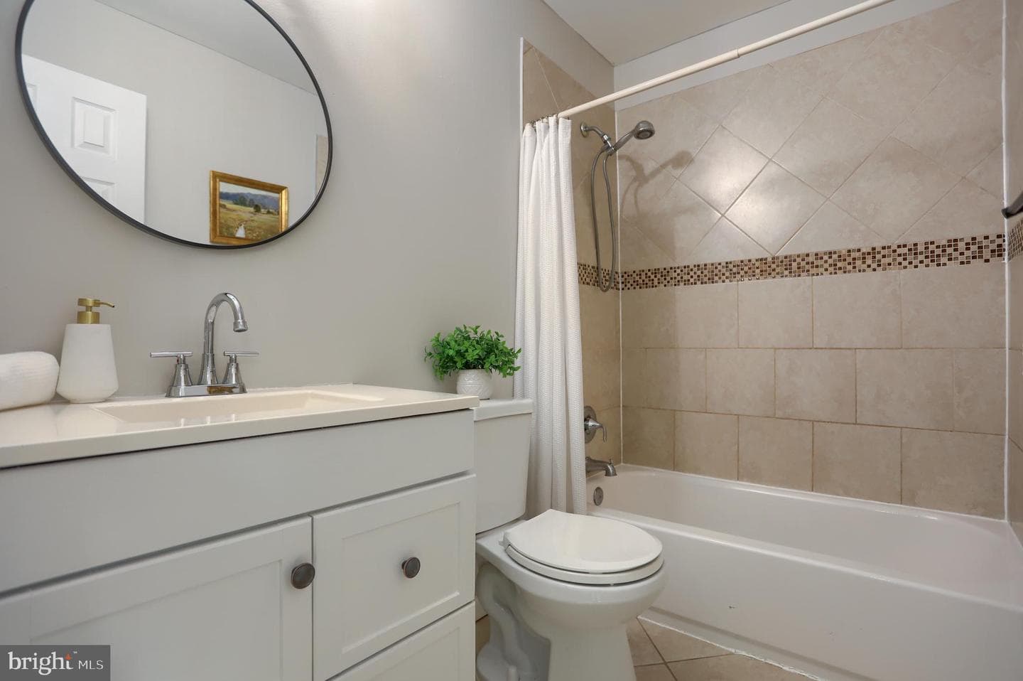 762 Seawall photo 16