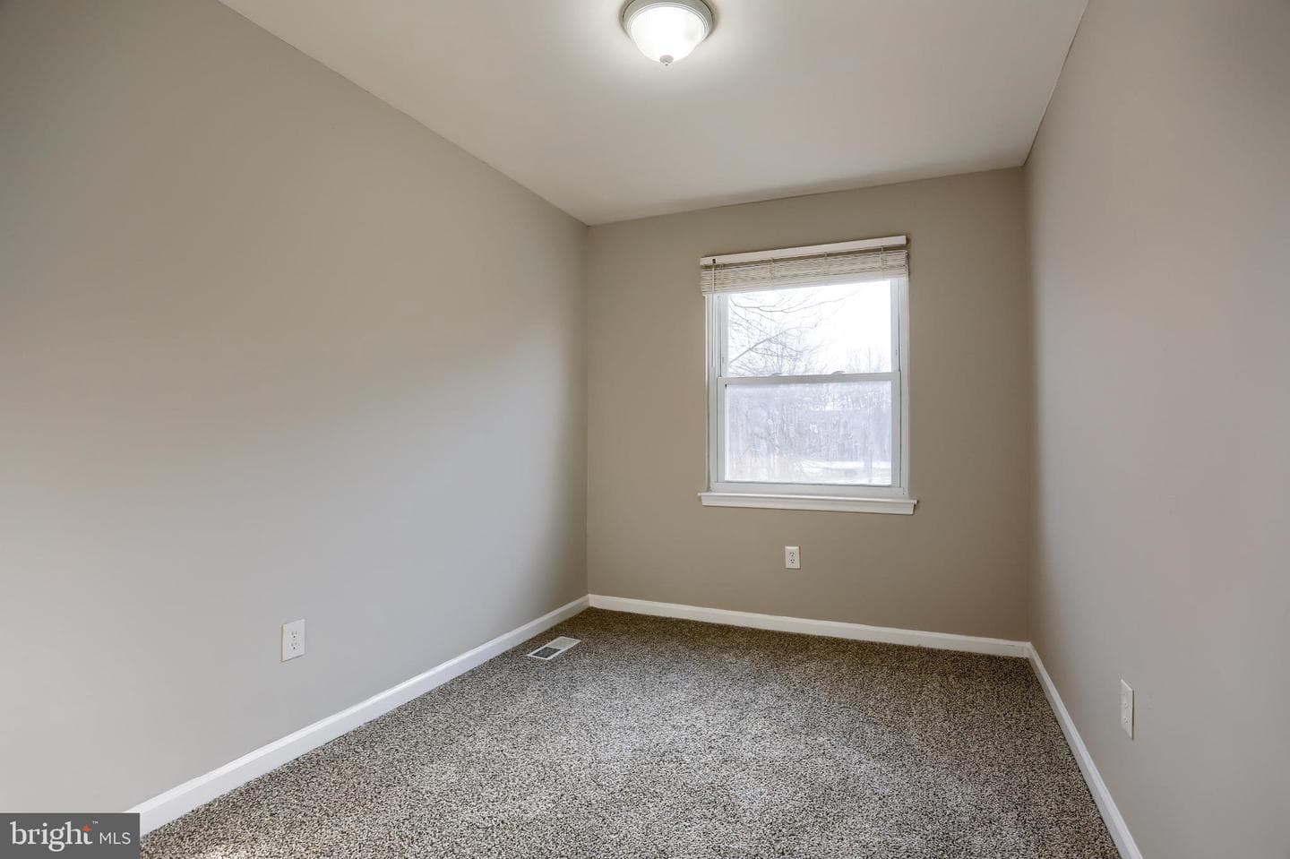 762 Seawall photo 17