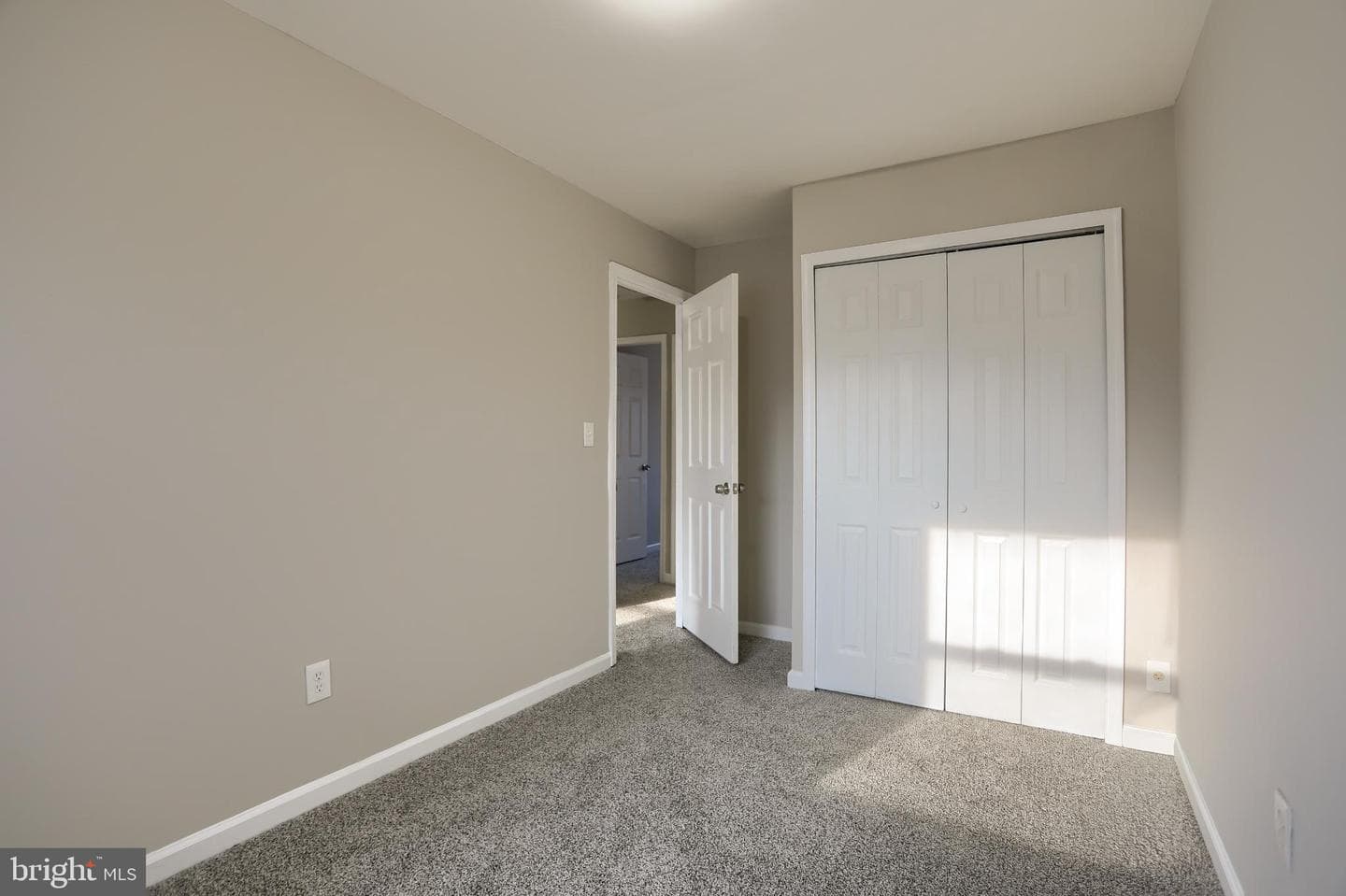 762 Seawall photo 18