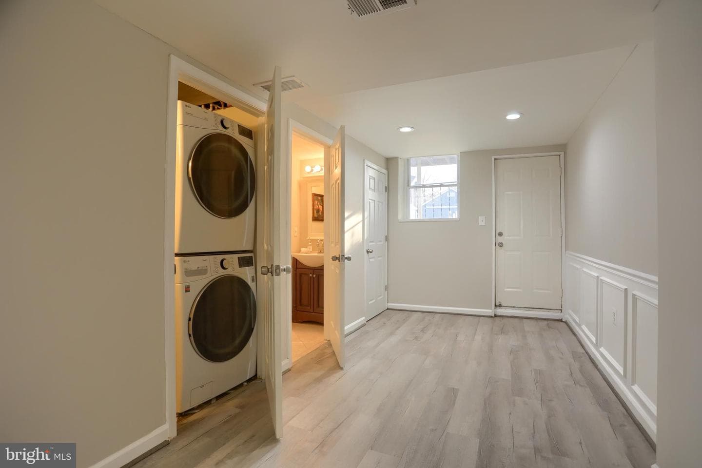 762 Seawall photo 22