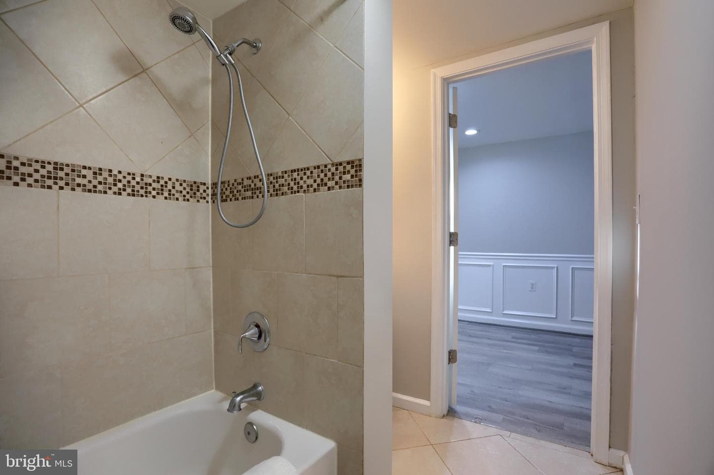 762 Seawall photo 25