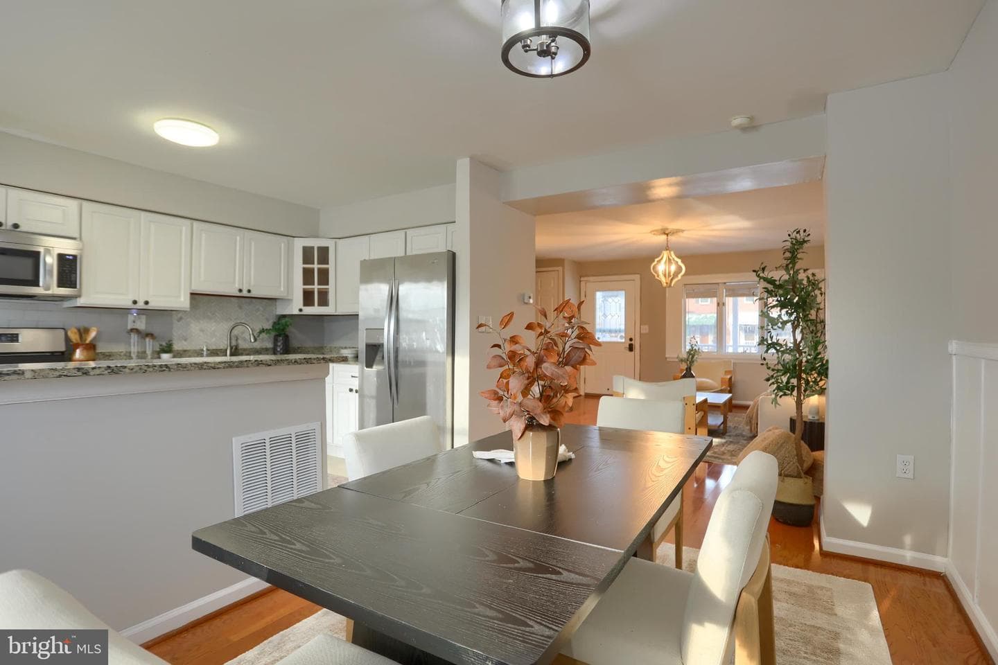 762 Seawall photo 8