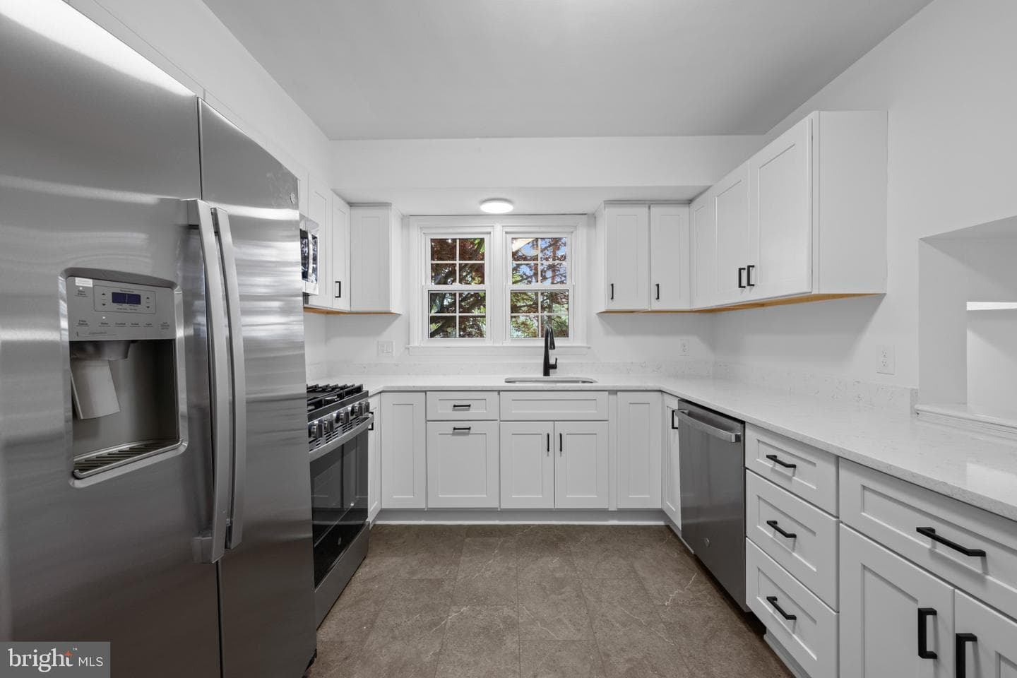 1005 Jamieson Road photo 4