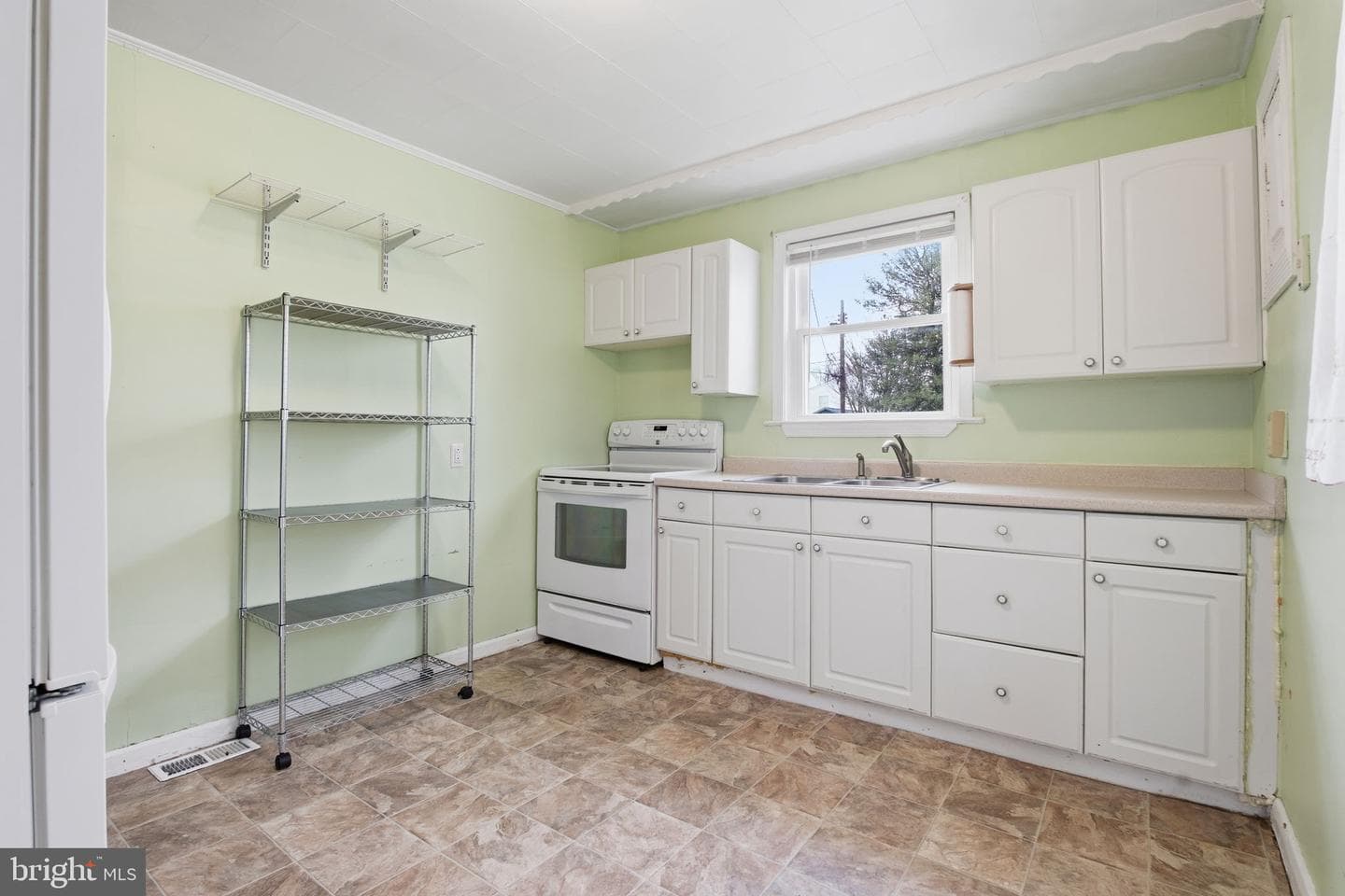 202 S Woodwell Road photo 6