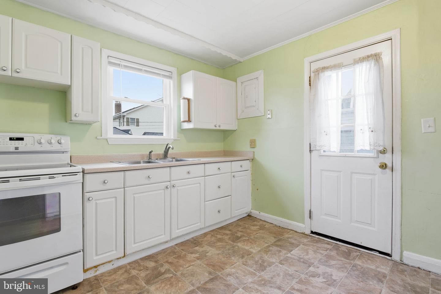 202 S Woodwell Road photo 8