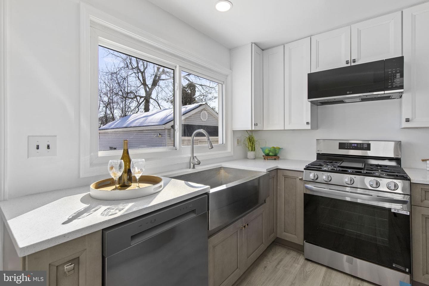 8105 Hillendale photo 10