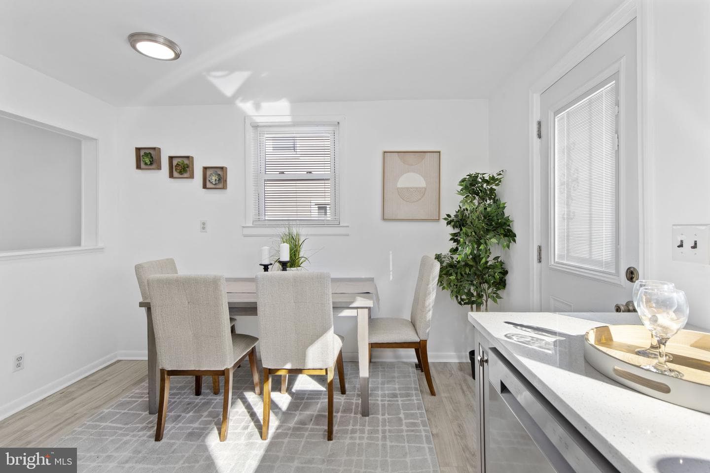 8105 Hillendale photo 13