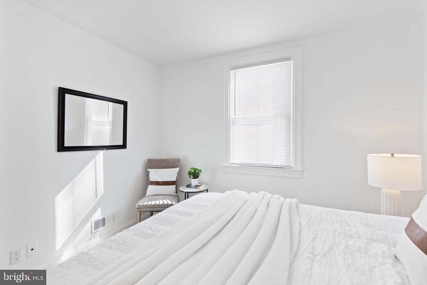 8105 Hillendale photo 17